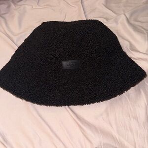 Ugg bucket hat